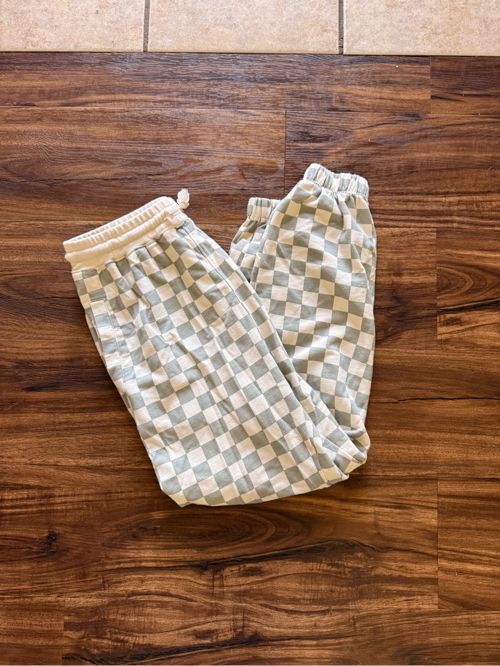 Rylee and cru women’s Checkerboard sweatpants - Sage Green & White